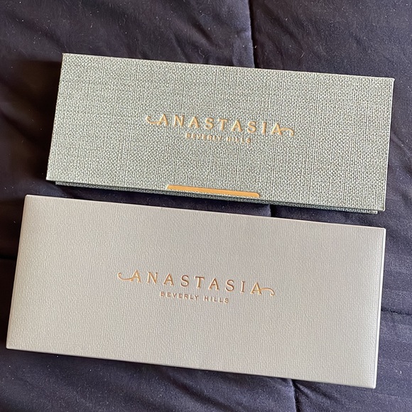 ABH Nouveau Palette - Picture 2 of 9